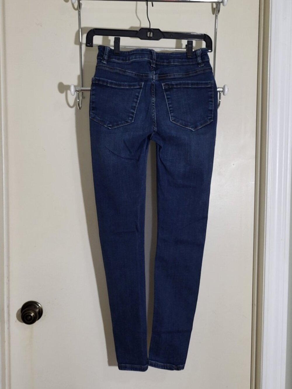 Denver Hayes Women's Mid rise Skinny jeans medium dark blue wash Size 2 X 29 - Picture 8 of 17